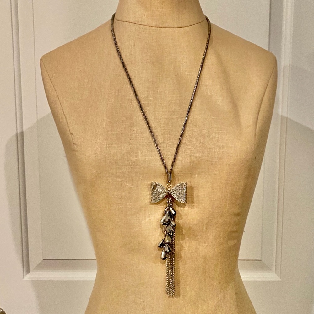 Beautiful Long Mesh Bow Necklace! - Picture 2 of 7